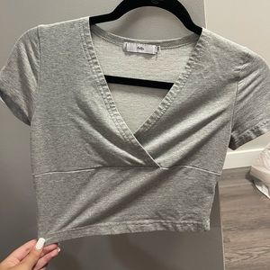Adika Gray v-neck shirt XS